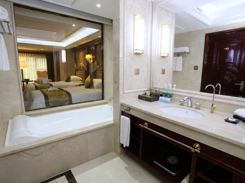 hotelPic