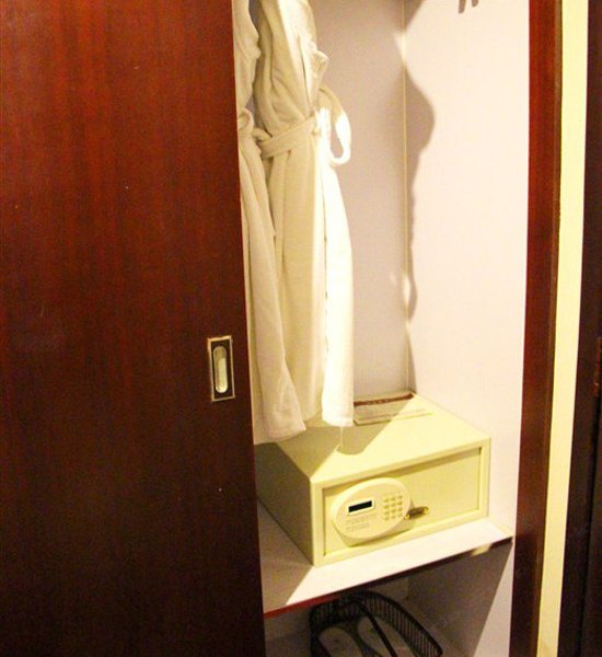 hotelPic