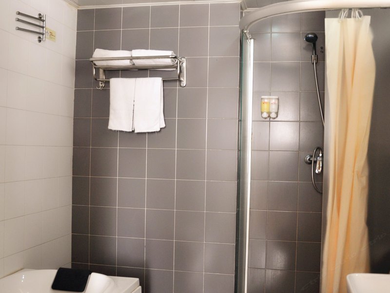 hotelPic
