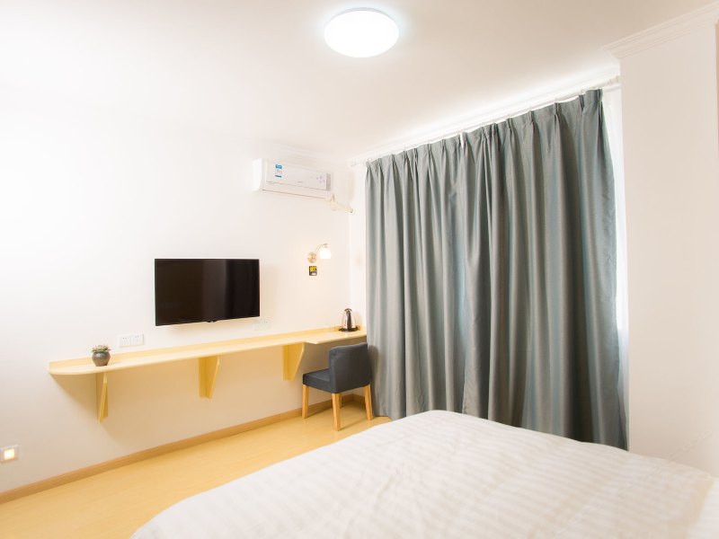 hotelPic