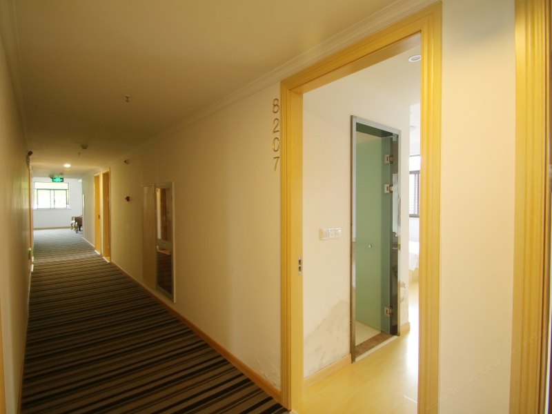hotelPic