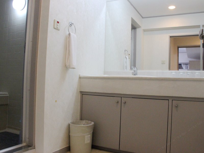 hotelPic