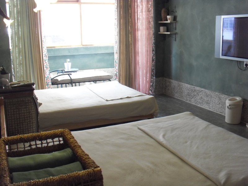 hotelPic