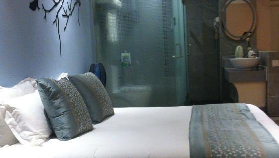 hotelPic
