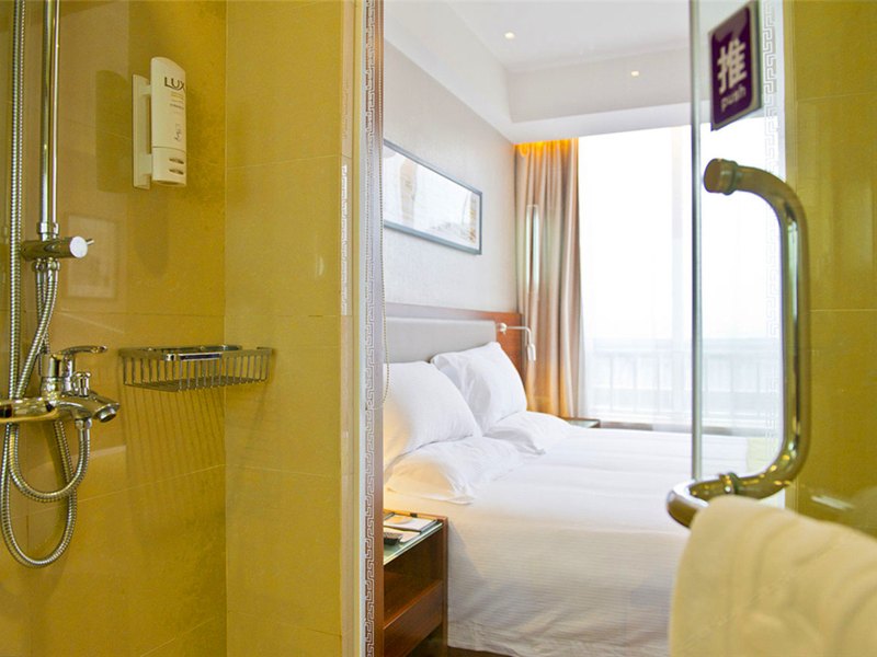 hotelPic