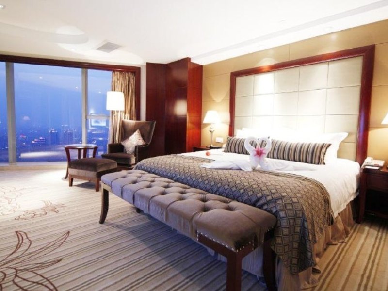 hotelPic
