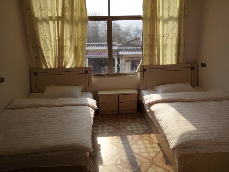 hotelPic