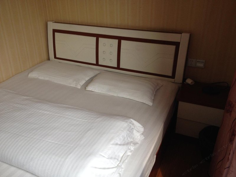 hotelPic