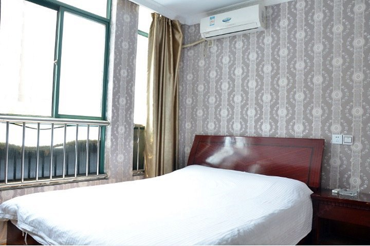 hotelPic