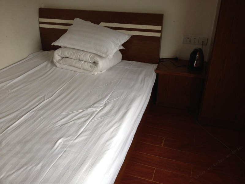 hotelPic