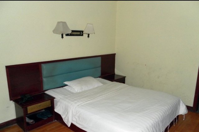 hotelPic
