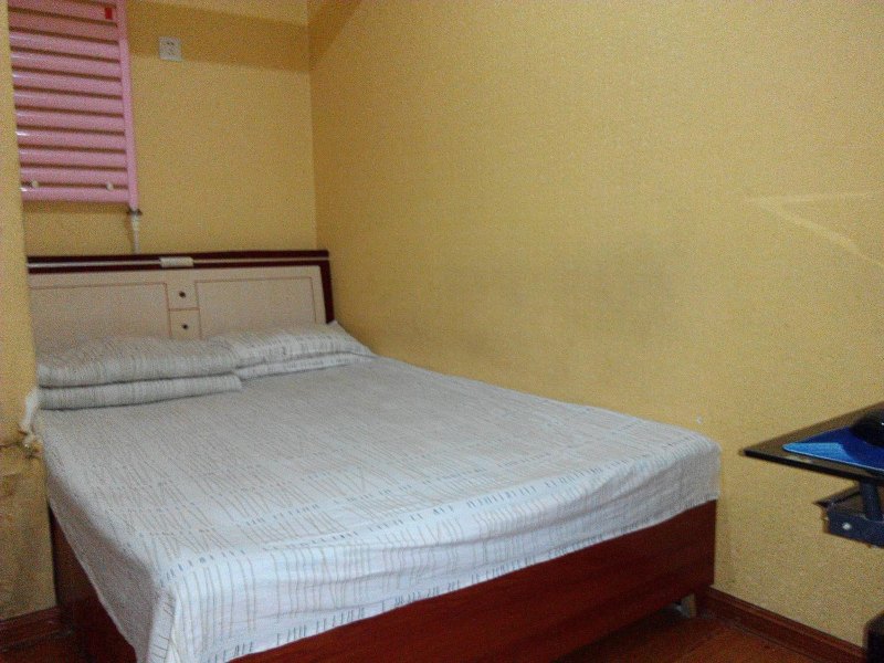 hotelPic
