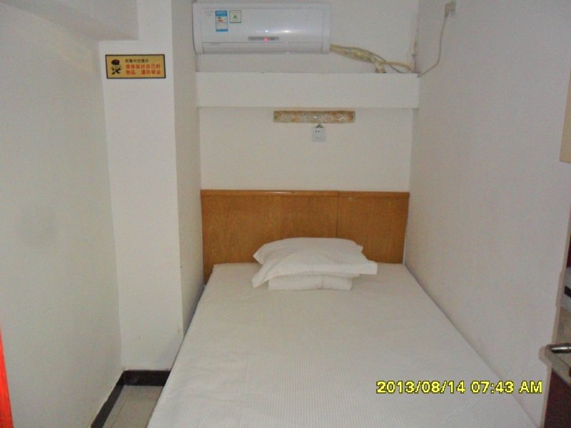 hotelPic