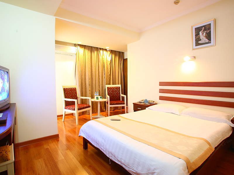 hotelPic