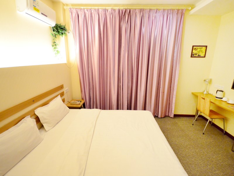 hotelPic