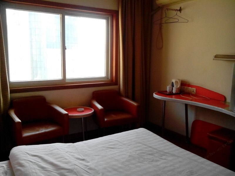 hotelPic