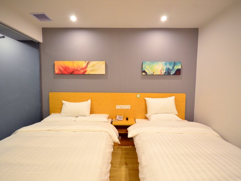 hotelPic