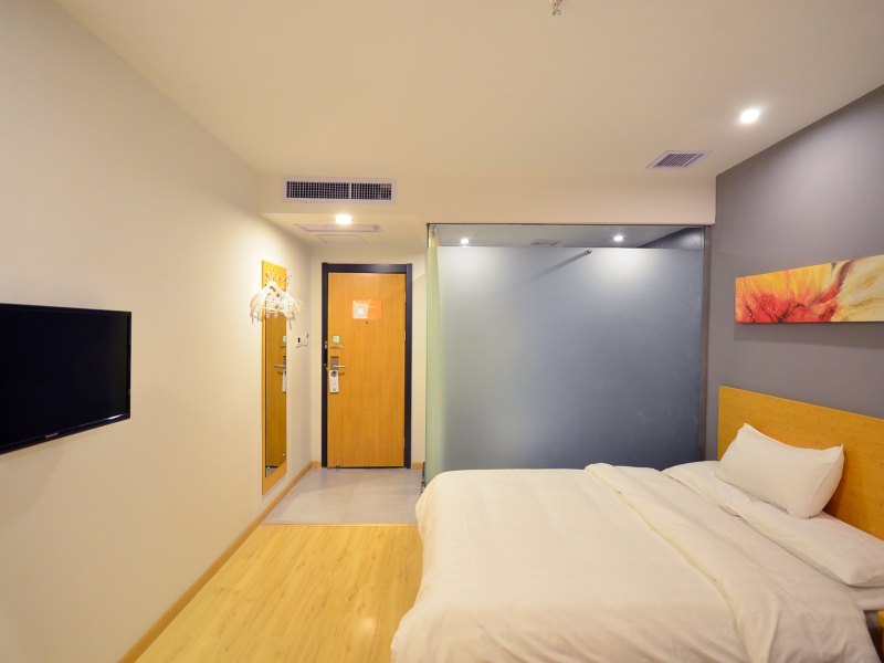 hotelPic