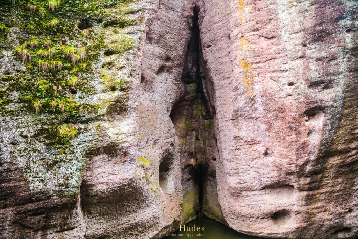 上到河岸,第一个小景点就是龙虎山著名的大地之母了.