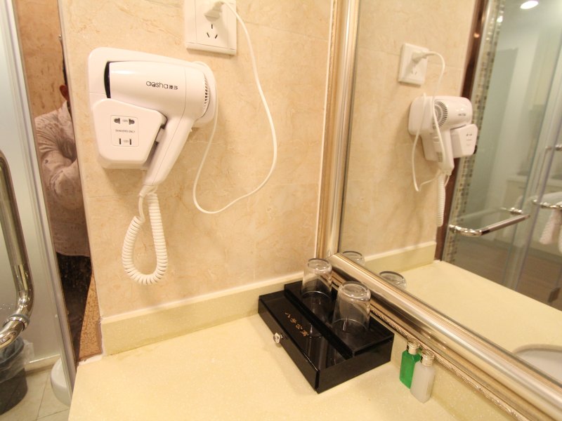 hotelPic