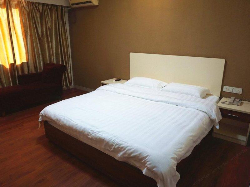 hotelPic