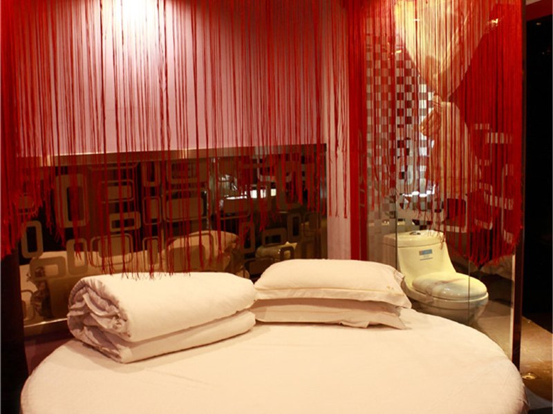hotelPic