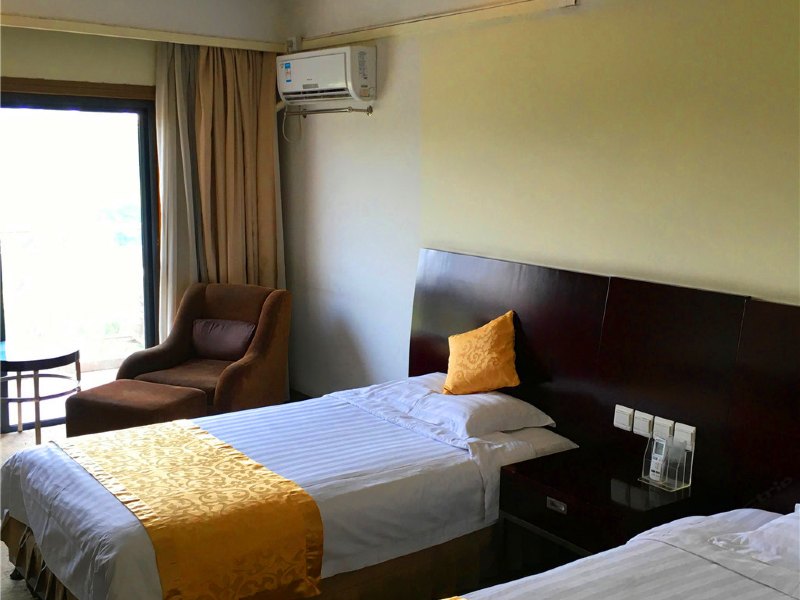 hotelPic