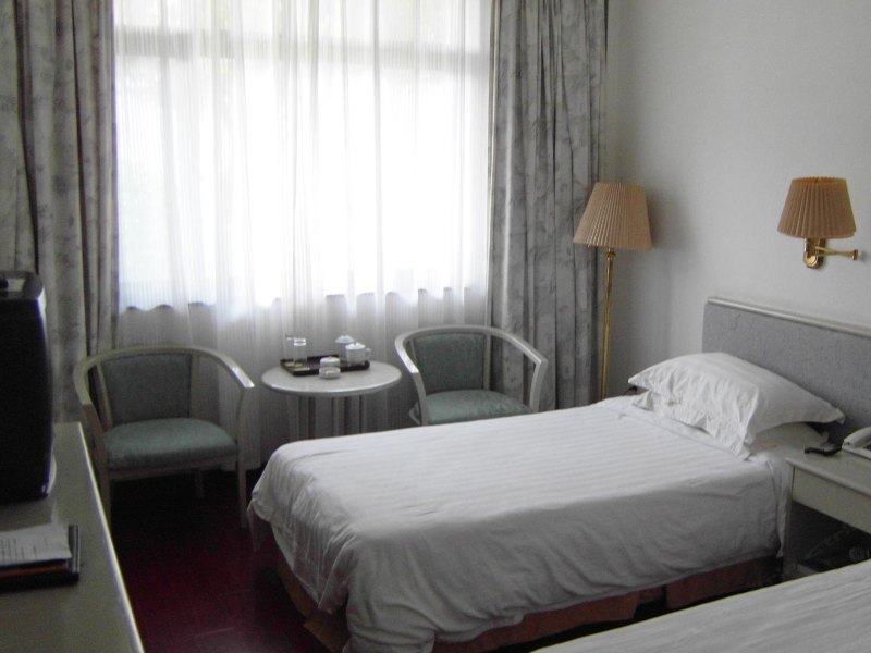 hotelPic