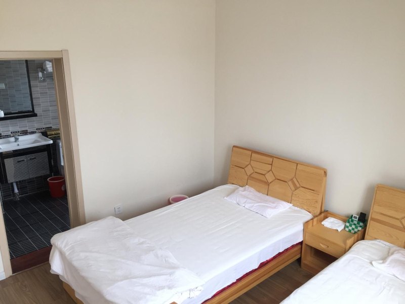 hotelPic