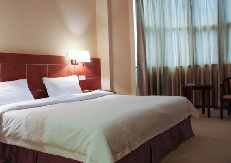 hotelPic