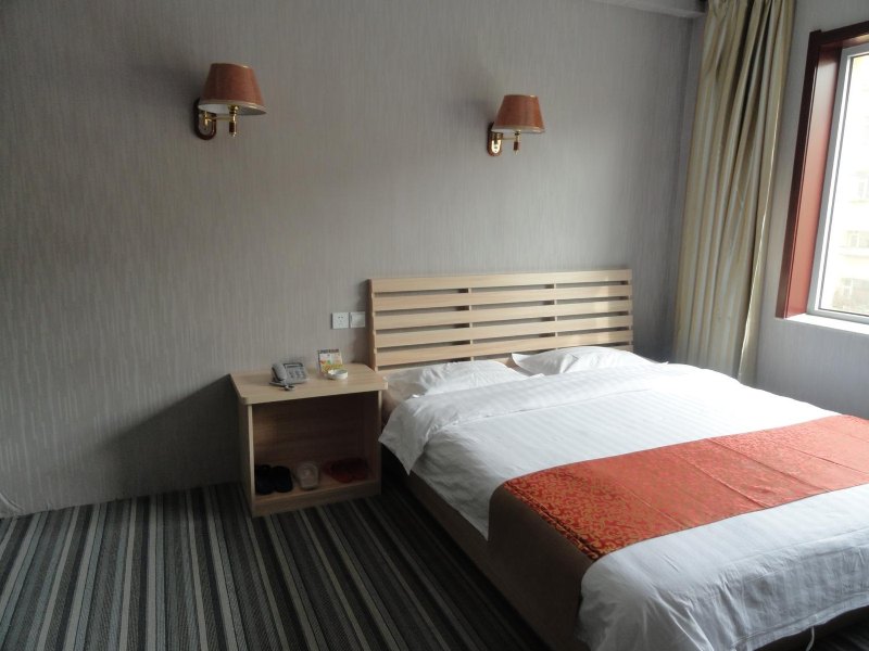 hotelPic