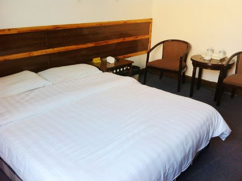hotelPic