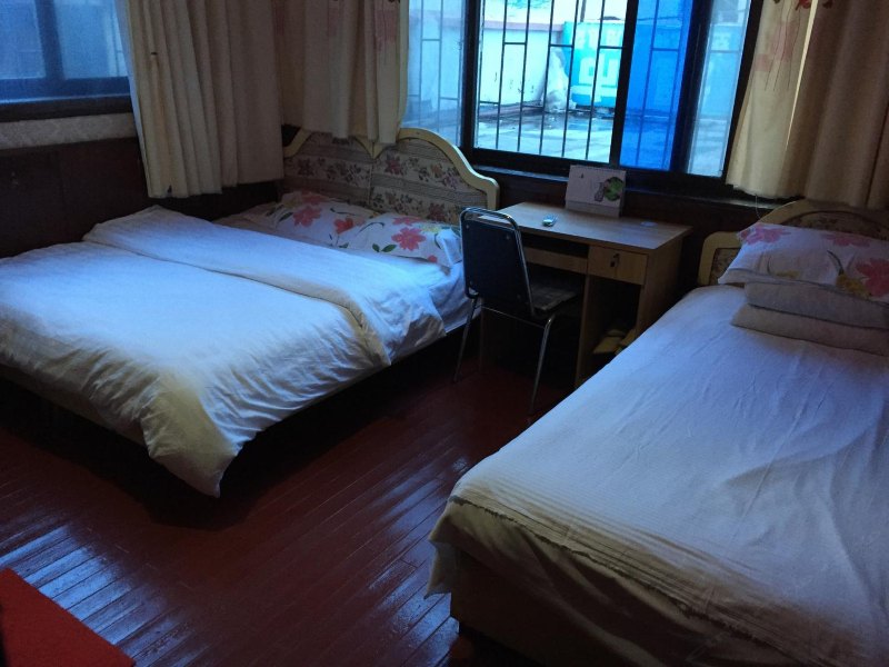 hotelPic