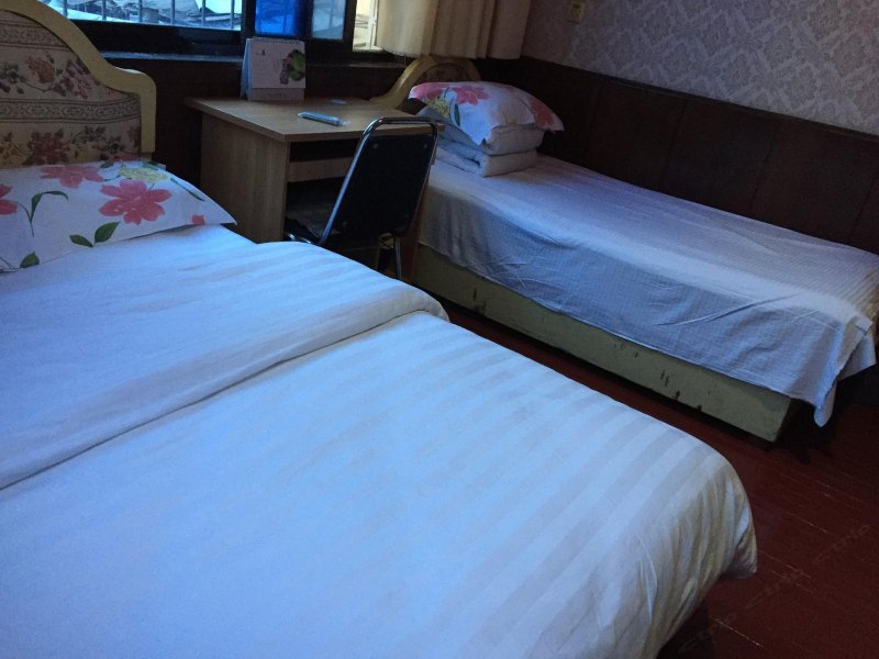 hotelPic