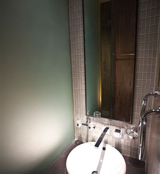 hotelPic