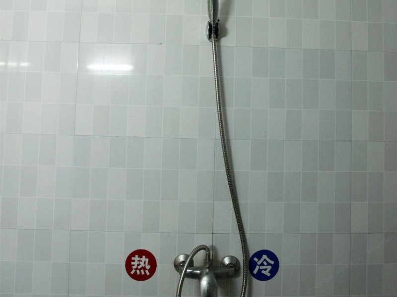 hotelPic