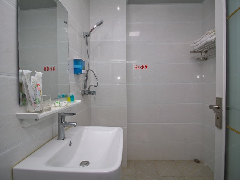 hotelPic