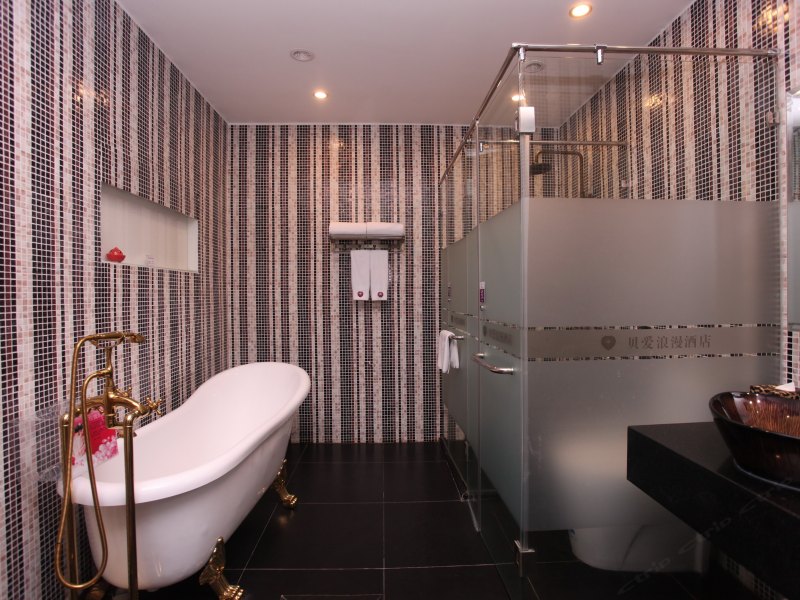 hotelPic