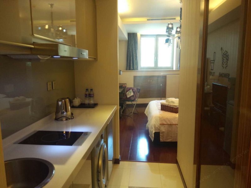 hotelPic