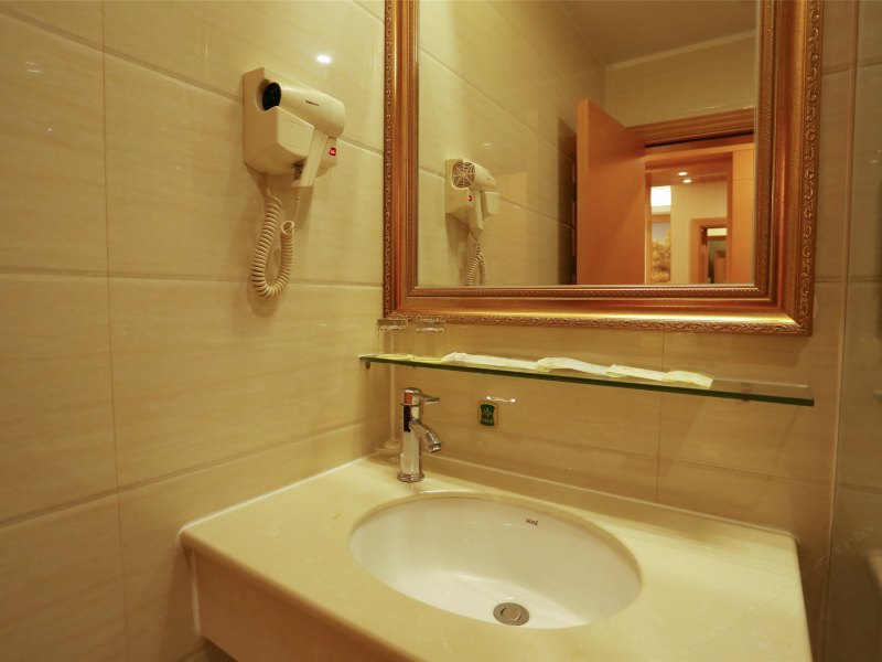hotelPic