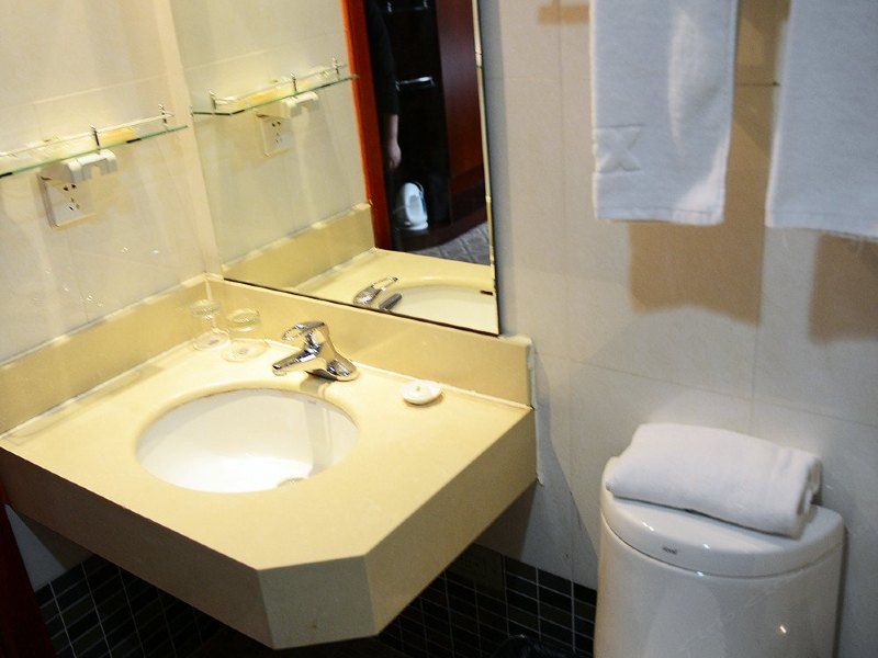 hotelPic