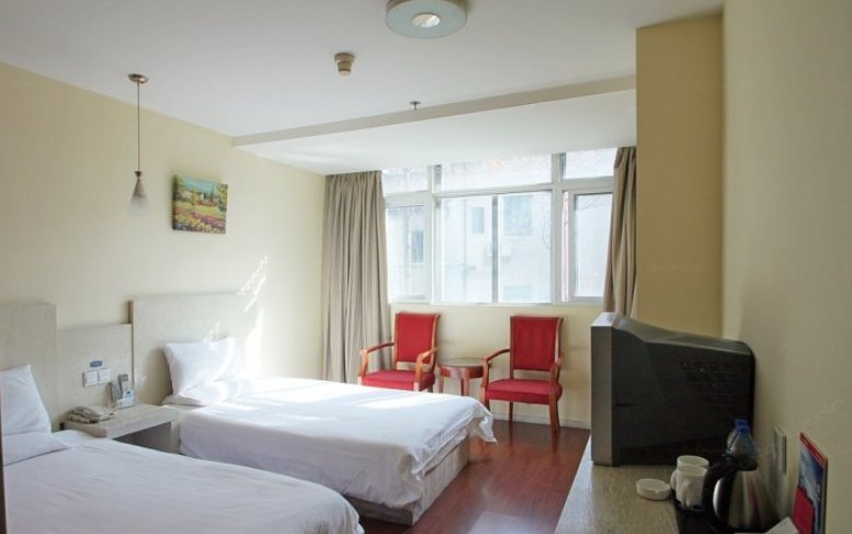 hotelPic
