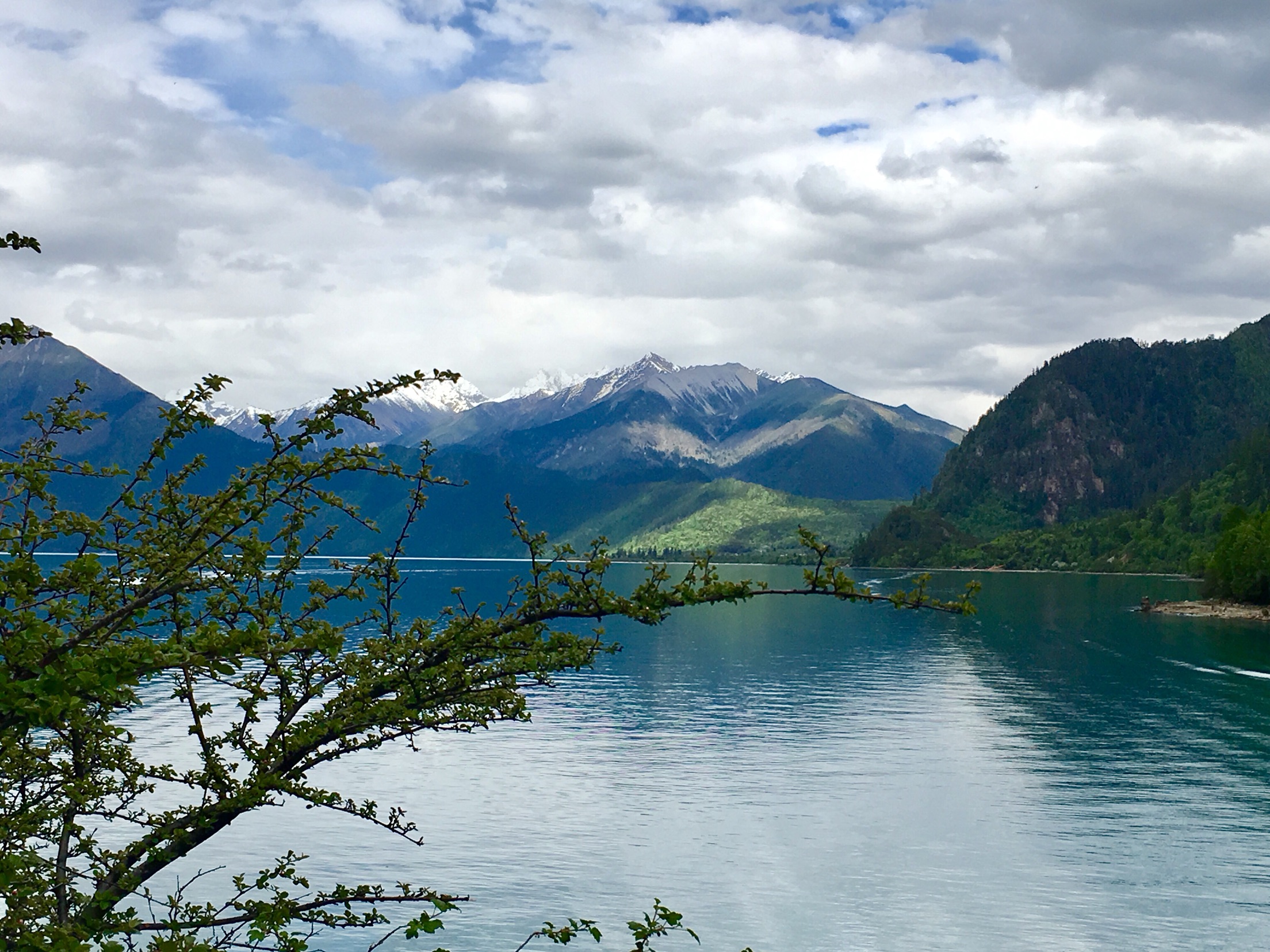 西藏拉萨-林芝-巴松措-大峡谷-南伊沟-苯日神山