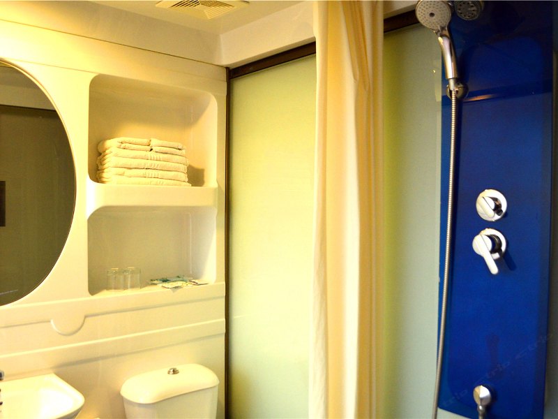 hotelPic