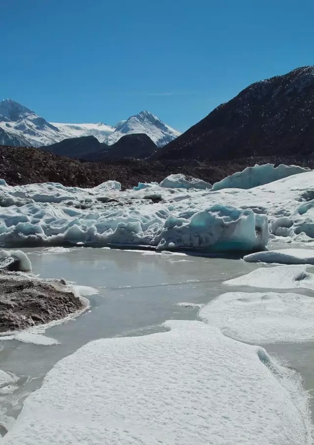 来古冰川紧邻然乌湖,是世界三大冰川之一,雅鲁藏布江主要支流帕隆藏