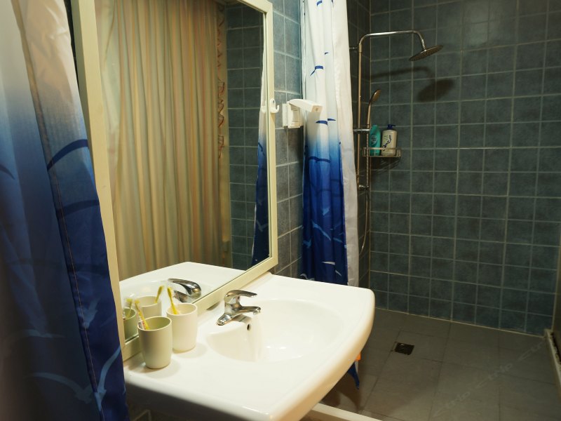 hotelPic