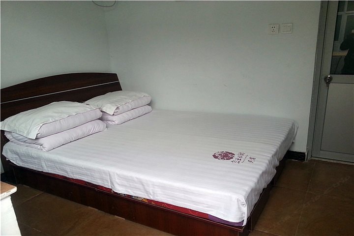 hotelPic