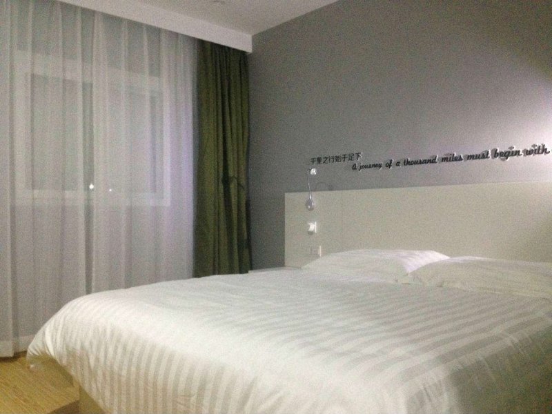 hotelPic