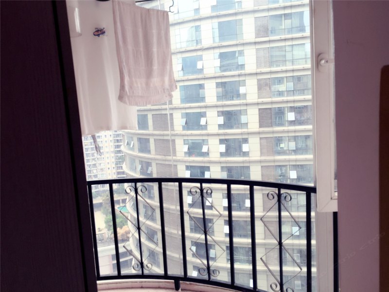 hotelPic