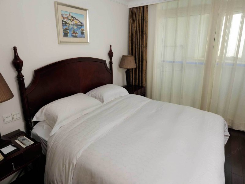 hotelPic